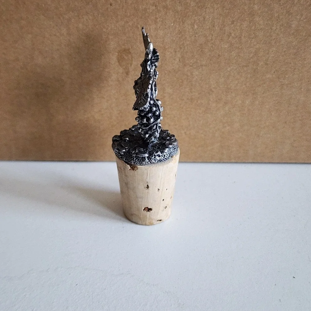 Vintage Grape Vine Wine Bottle Stopper Metal‎ Cork Barware Decor Farmhouse